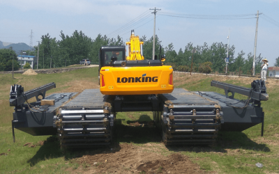 AE400 Floating Amphibious Excavator